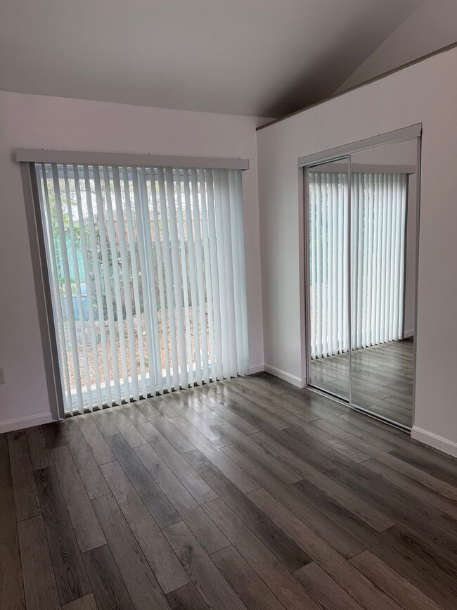 Building Photo - Arlington