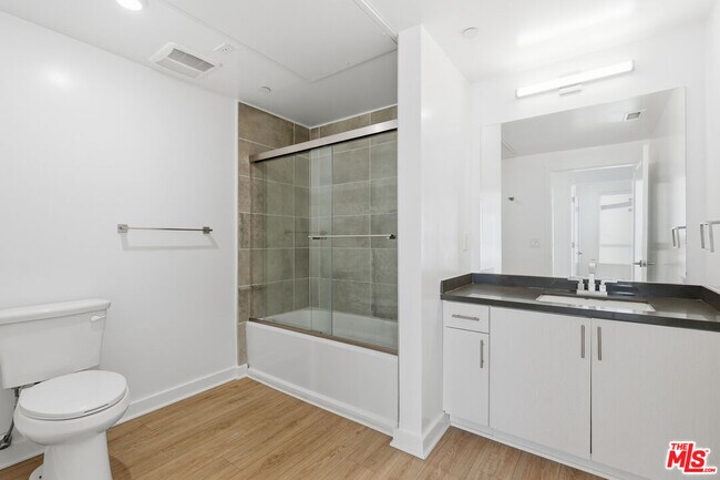 Building Photo - 11408 W Sarah St