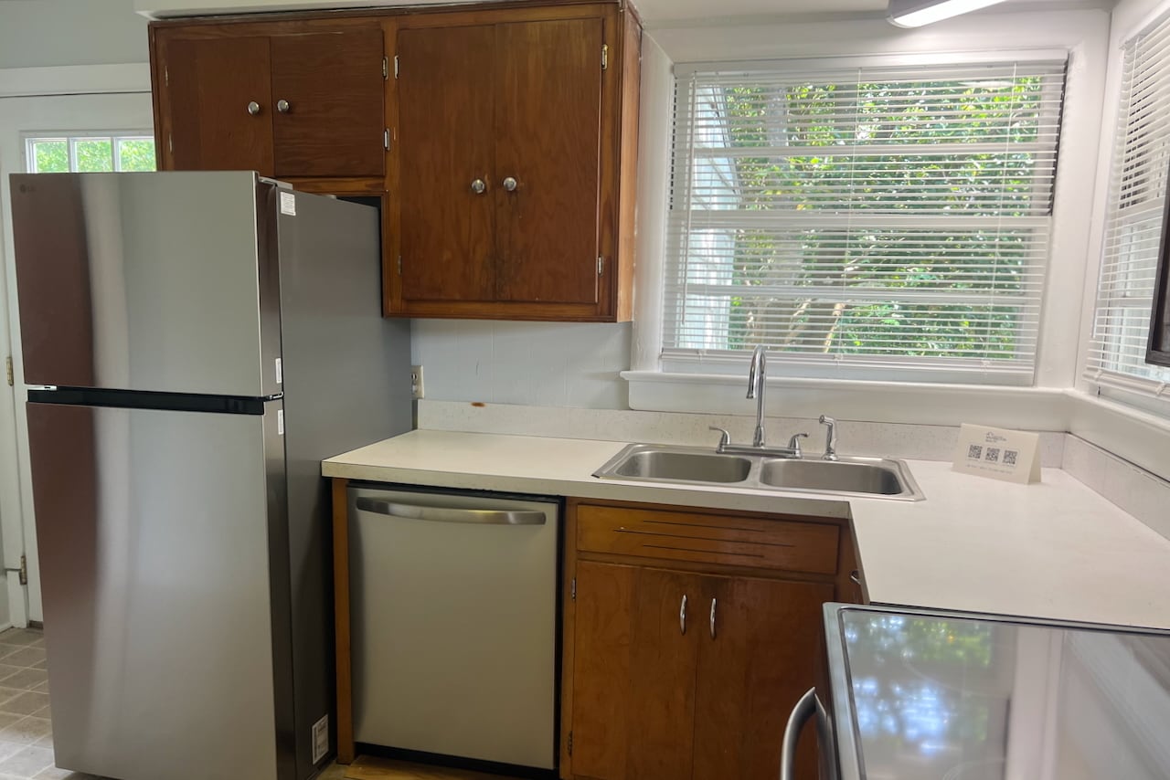 Building Photo - 2309 Camellia Dr