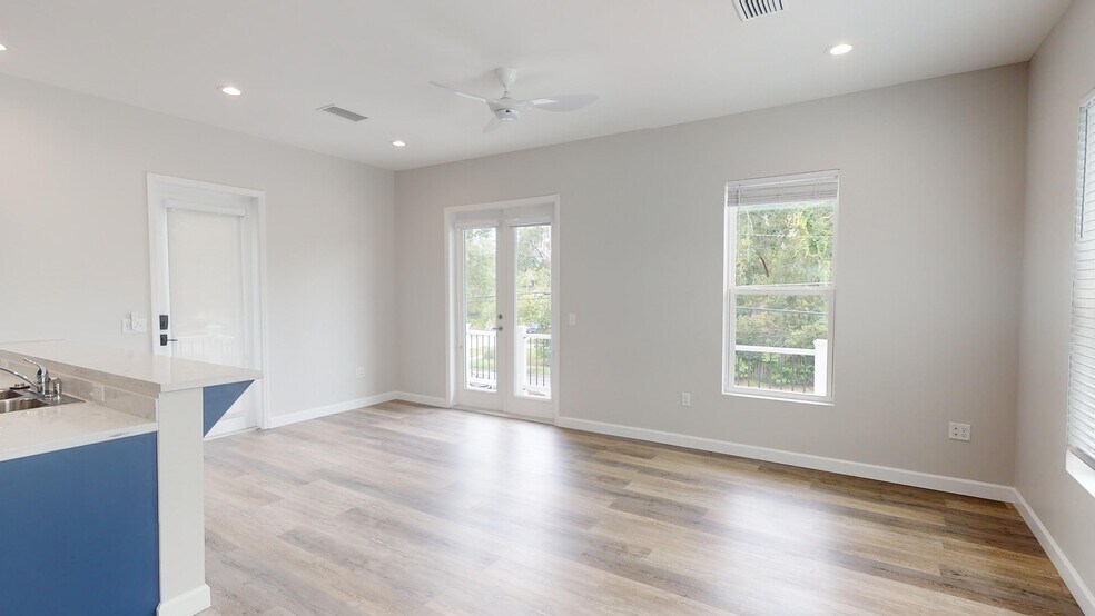 Building Photo - 1820 E Robinson St