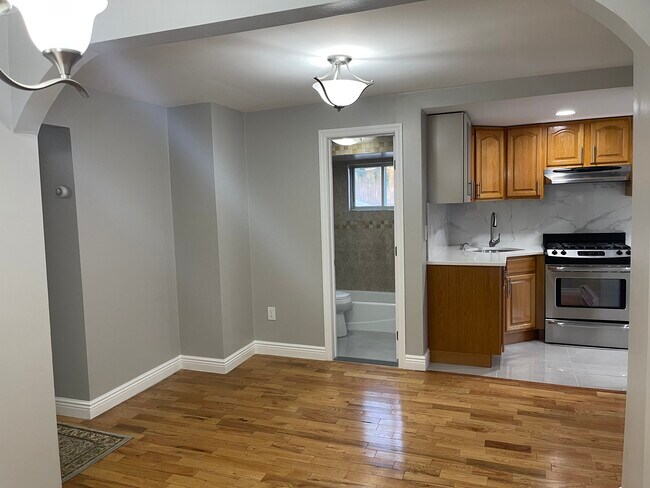 Building Photo - 160 18th St