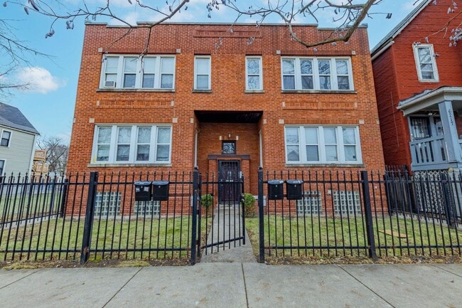 Primary Photo - 6213 S Loomis Blvd