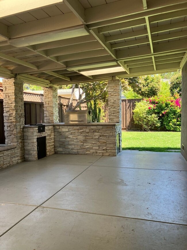 Building Photo - Nicely Updated 4-Bedroom House With Nice B...