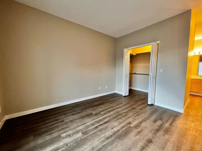 Building Photo - 2 bed 2 bath condo off Harmony in Fort Collins!