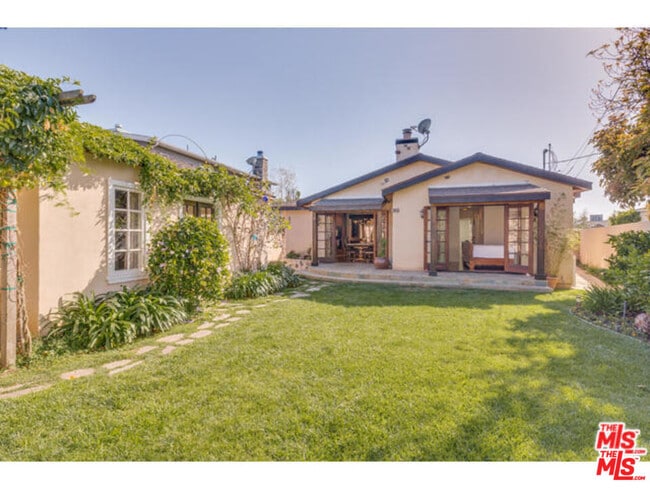 Building Photo - 4224 Beethoven St