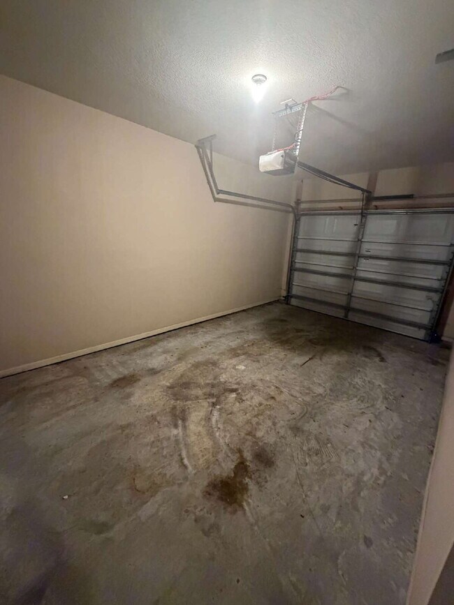 Building Photo - Luxurious 3-Bedroom Condo in Panama City, FL with Spacious Layout and Modern Amenities!