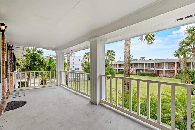 Building Photo - 22 Comares Ave