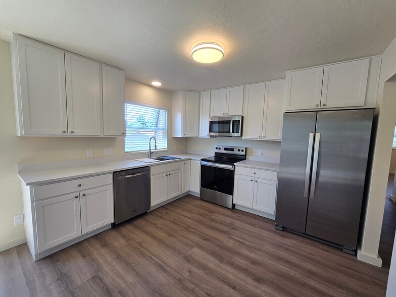 Building Photo - 405 N 16th Ave