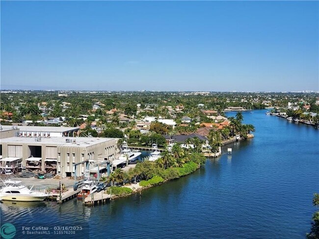 Building Photo - 1401 N Riverside Dr
