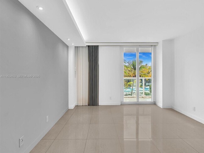 Building Photo - 100 Bayview Dr