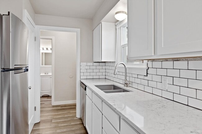 Building Photo - 10112 E Broadway Ave