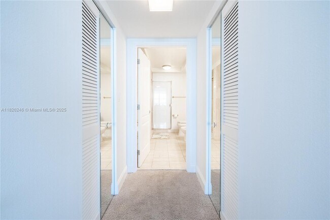 Building Photo - 1800 Sunset Harbour Dr