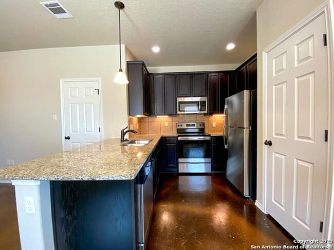 Building Photo - Come Home to Comfort & Style in Seguin, TX!