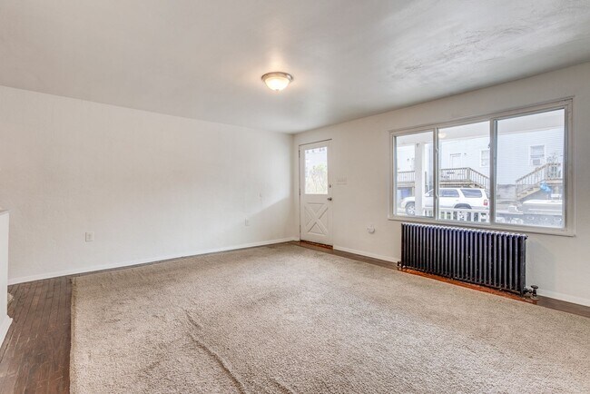 Building Photo - 606 Chess St