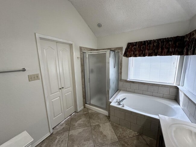 Building Photo - 4 Bed/ 2 Bath in Harker Heights TX