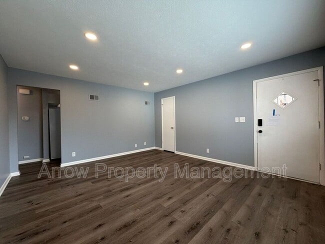 Building Photo - 800 S 38th St