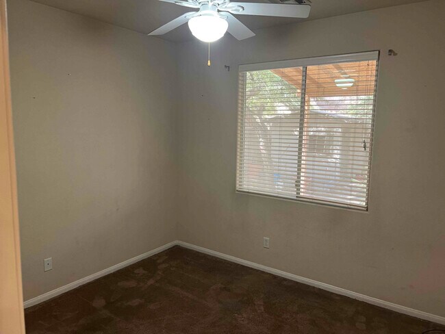 Building Photo - 205 Valare St