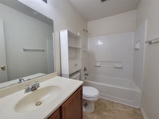 Building Photo - 1815 Brookwood Dr