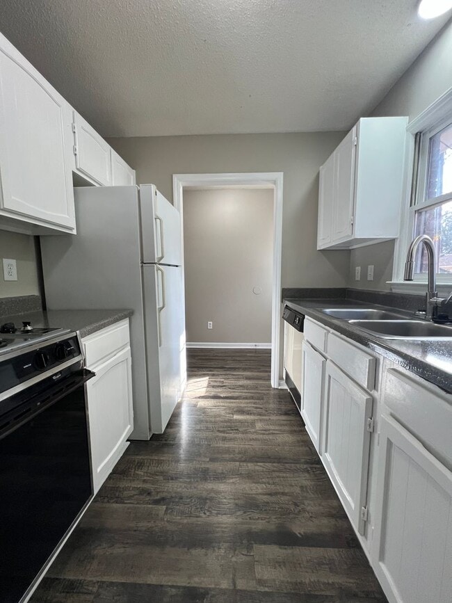 Building Photo - Upgraded 2 Bedroom Duplex (Monroe/Historic District)