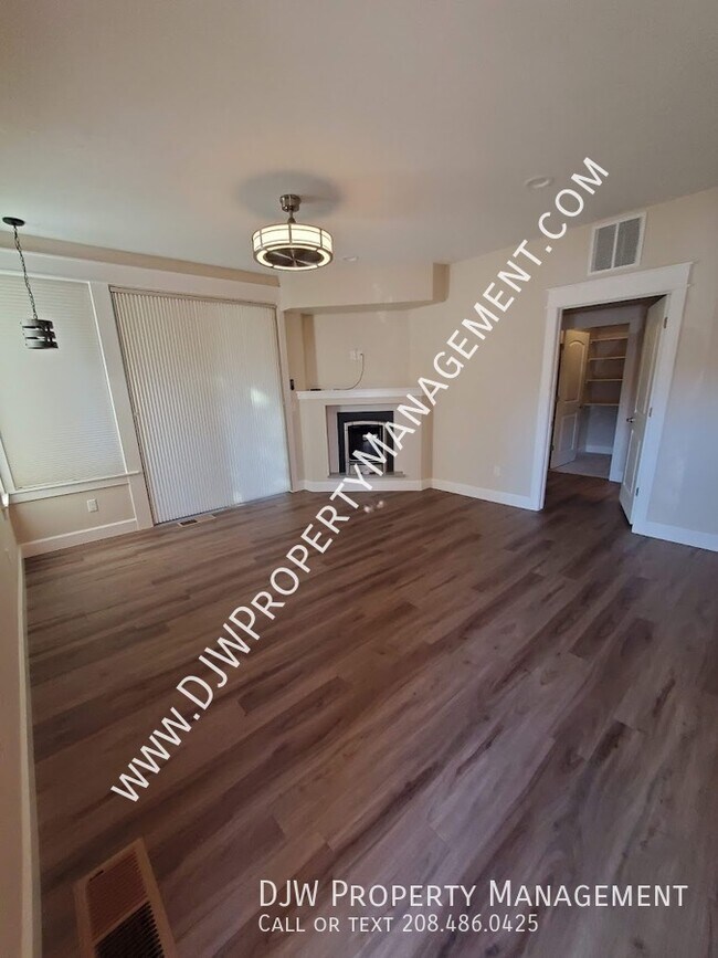 Building Photo - 5146 S Surprise Way