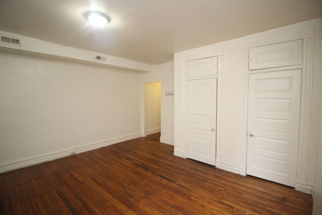 Building Photo - 2630 N Charles St