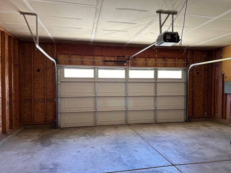 Building Photo - 818 Solano Cir