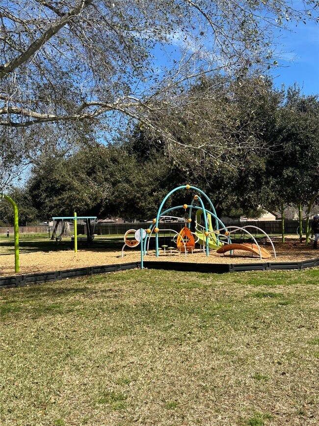 Building Photo - 2318 Aprilmont Dr