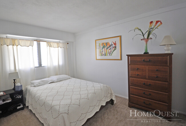 Building Photo - Fully Furnished Meridian East 2BR / 1.5BA ...