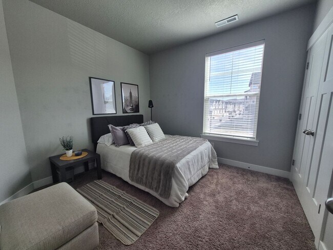 Building Photo - Charming 3 Bed Riverton Condo Minutes from Mountain View Village!!!