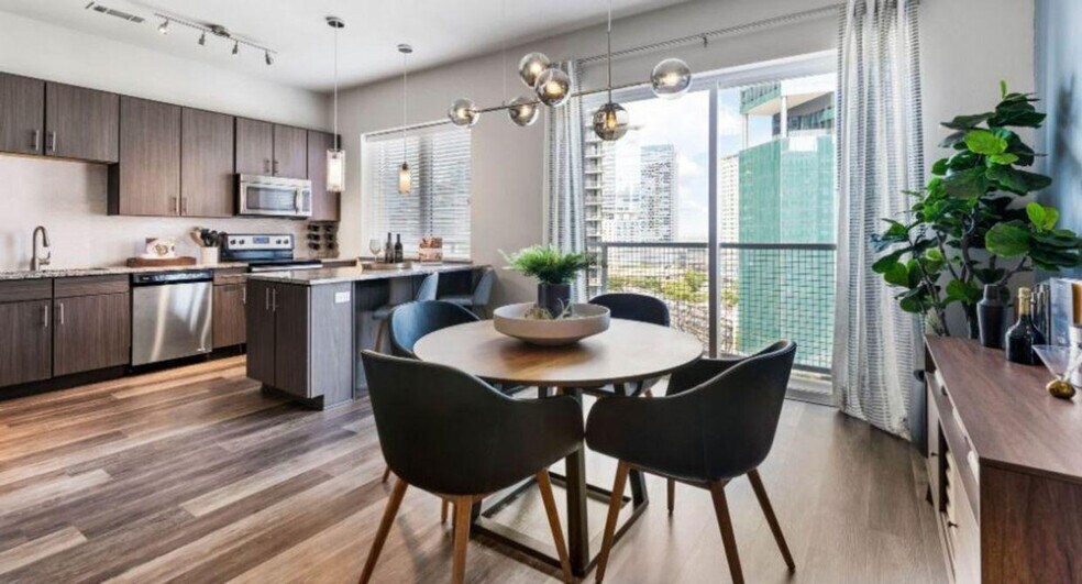 Building Photo - 2225 N Harwood St