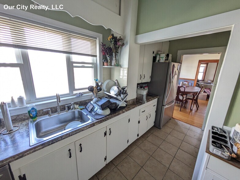 Building Photo - 64 Ten Hills Rd