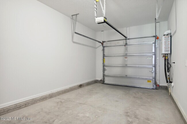 Building Photo - 95 Pinebury Ln
