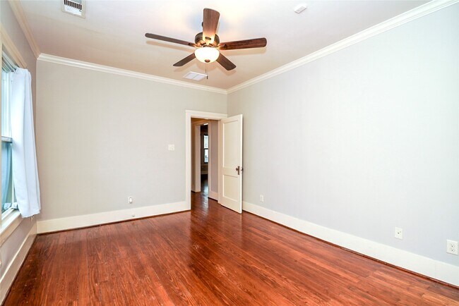 Building Photo - 617 Aurora St
