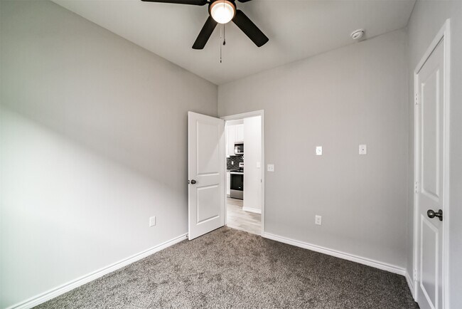 Building Photo - 16613 E Lynbrook