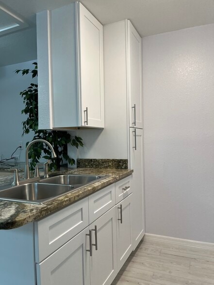 Building Photo - 2020 Lee Dr