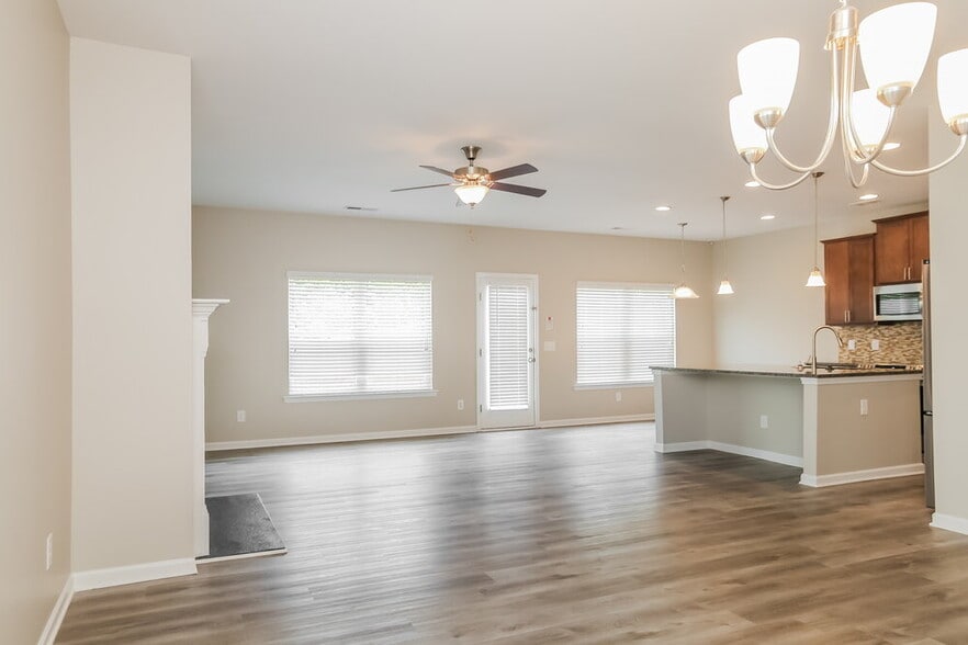 Building Photo - 194 Renford Rd