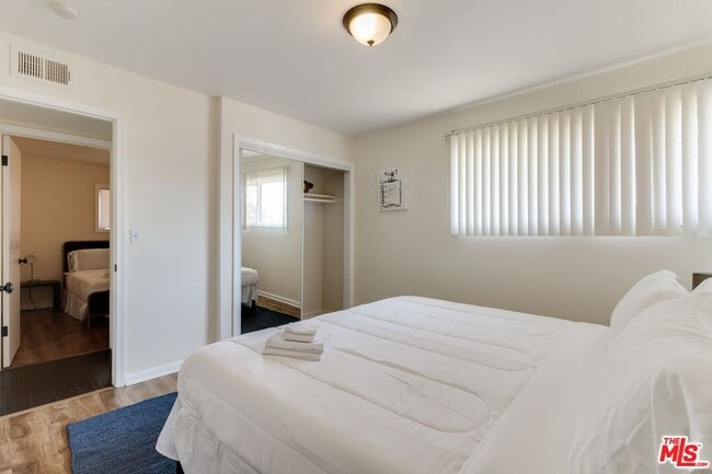 Building Photo - 11257 Collett Ave