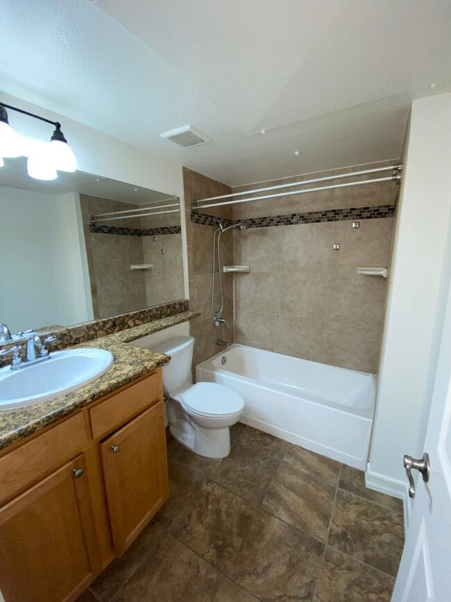 Building Photo - 1BD/1BA Condo - Downstairs Unit - Parking ...