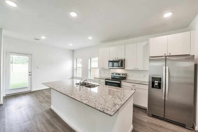 Building Photo - 11611 Moltere Dr