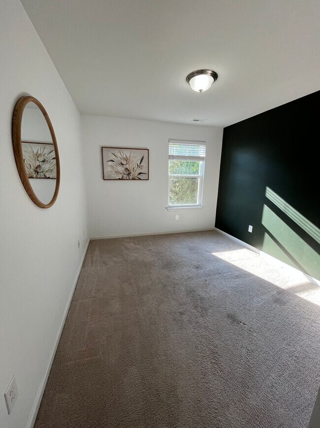 Building Photo - 751 Stradleigh Ct