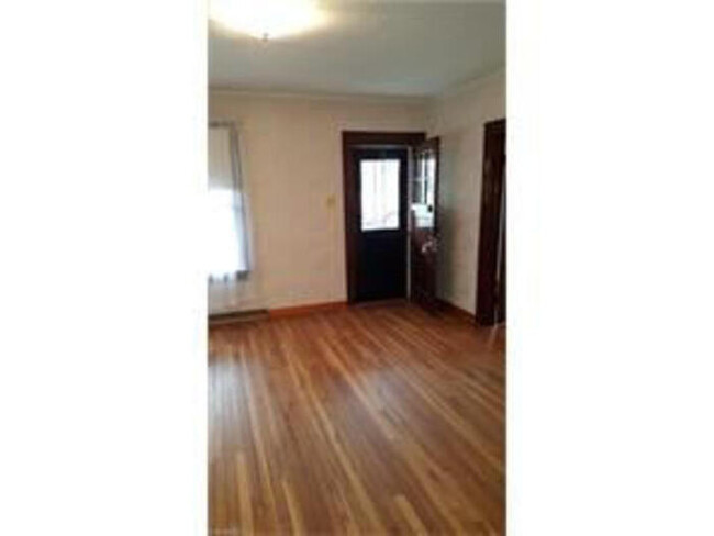 Building Photo - 3/4 Bedroom House In Beautiful St Clairsville