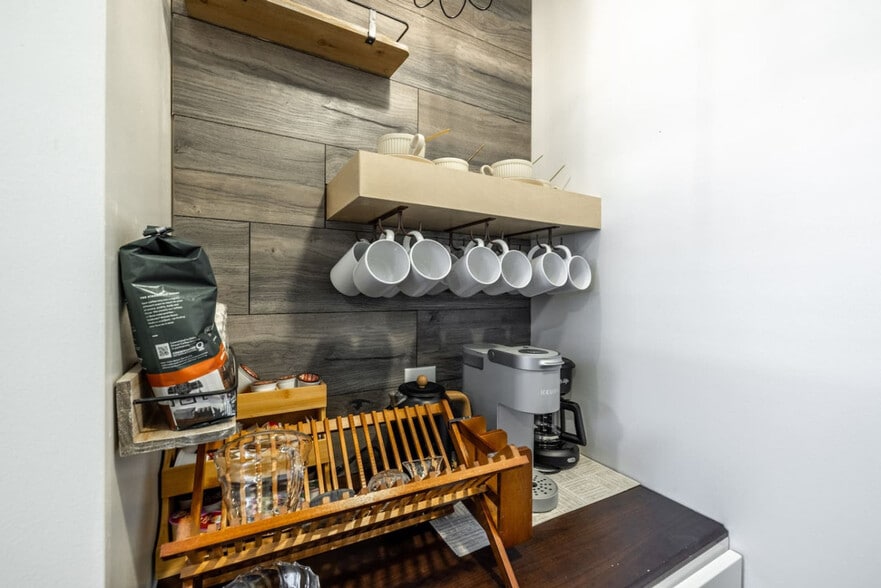 Building Photo - 1157 E Sego Lily Dr