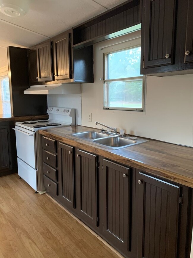 Building Photo - 3 BR, 2 BA Single Wide on Private Lot *Pri...