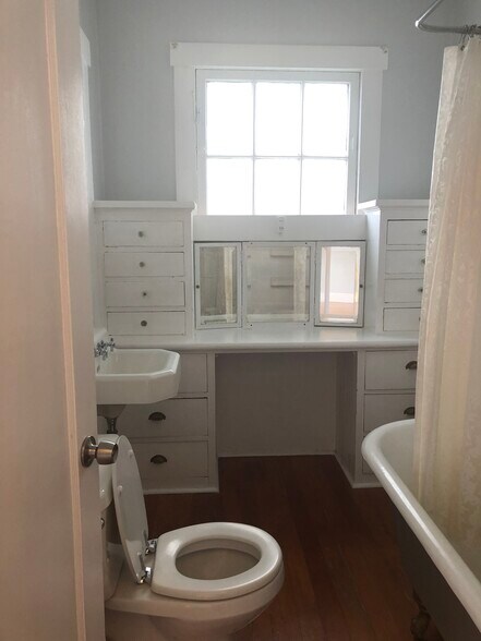 Bathroom - 264 E Boston St