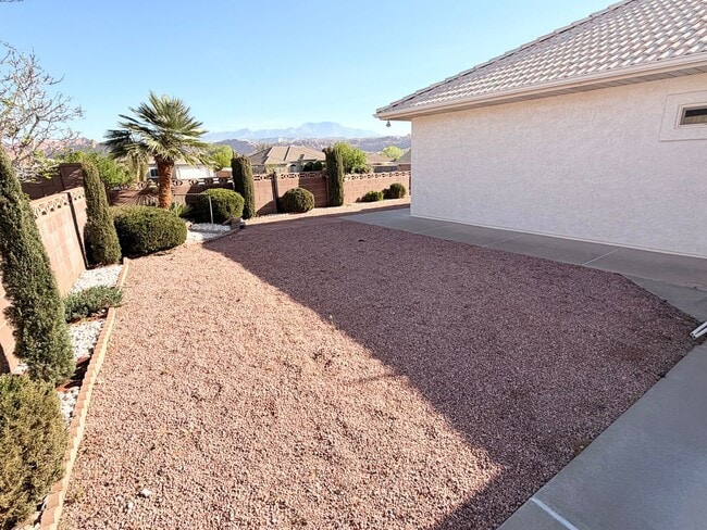 Building Photo - Snow Canyon Views!