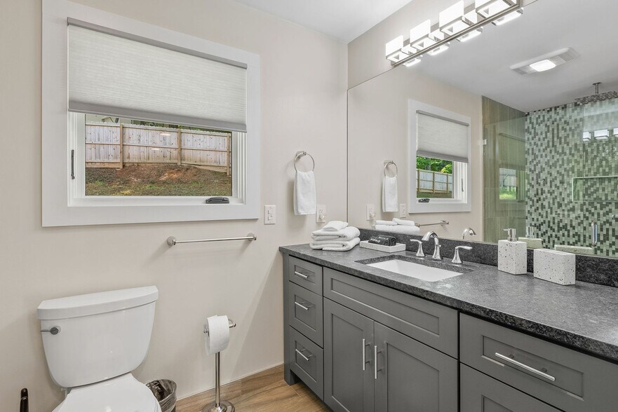 Building Photo - 114 Greenwood Acres Dr