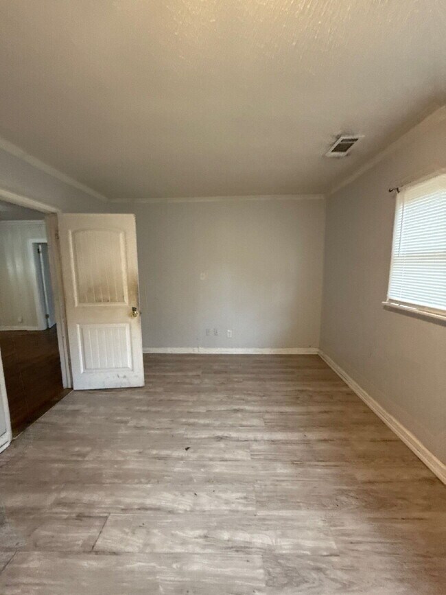 Building Photo - 719 Craft Rd