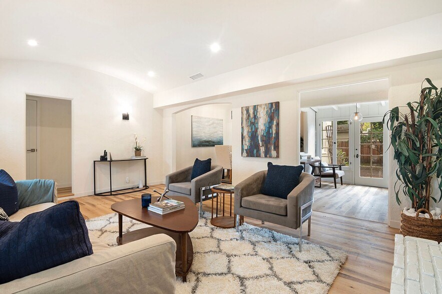 Building Photo - 15946 Hart St