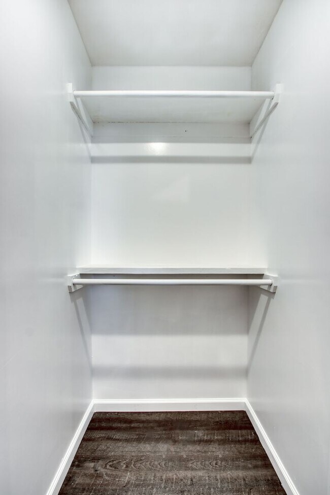 Building Photo - Newly Renovated 2 Bedroom 2 Bath Condo / Gated Parking / East Dallas