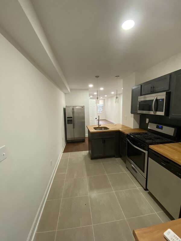 Building Photo - 423 N Highland Ave